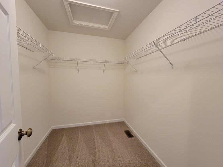 Building Photo - 402 Mount Olive Ln