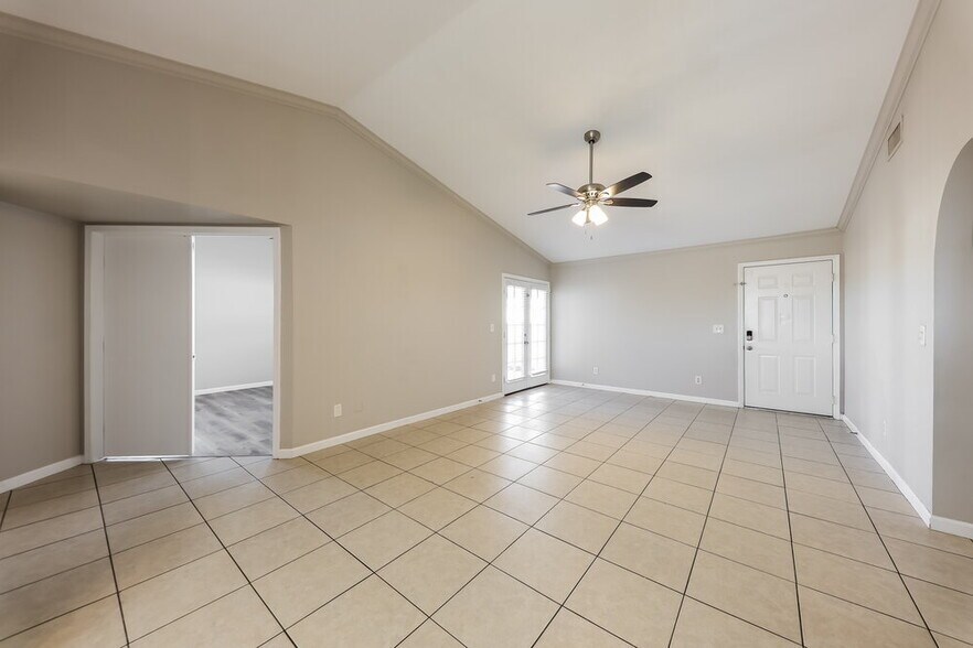 Building Photo - 3104 N Copenhagen Dr