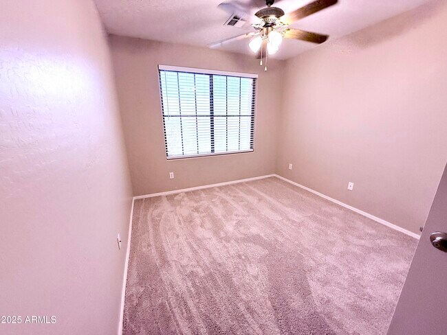 Building Photo - 29152 N Red Finch Dr