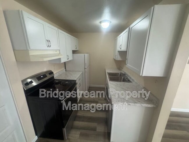Building Photo - 4840 Springfield St