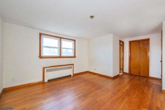Building Photo - 11 Jaskot Ln