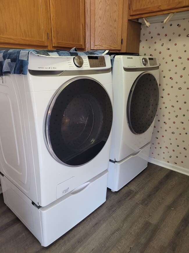 Building Photo - 920 Sweetflower Dr