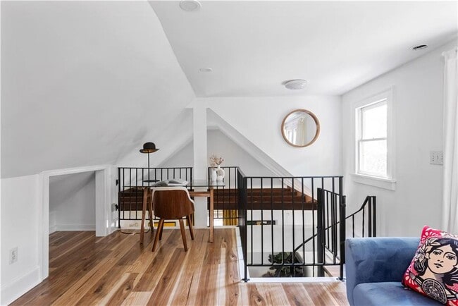 Building Photo - 720 Mollie St SE