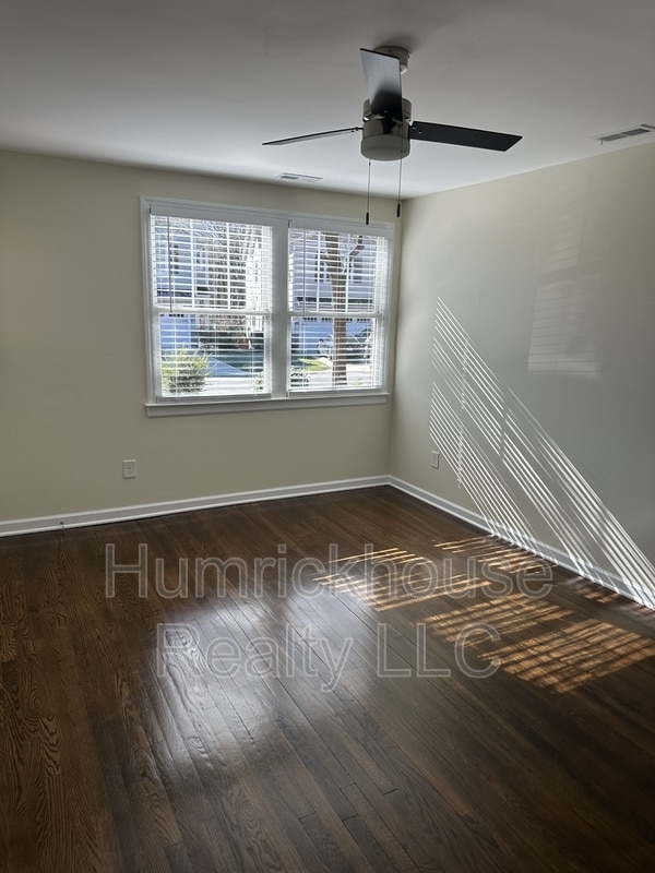 Building Photo - 5225 Valley Stream Rd