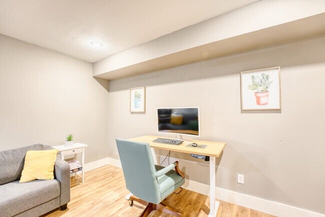 Building Photo - 1515 NW Bell Royal Ct