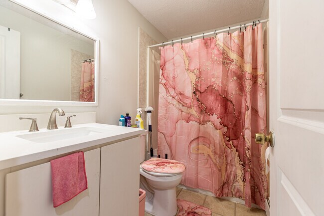 Building Photo - 71 Williams St