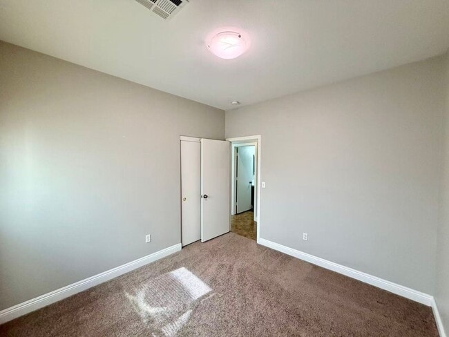 Building Photo - Beautiful single one-story home