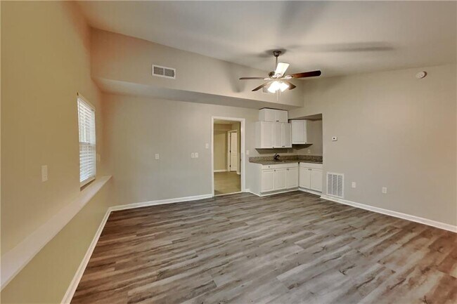 Building Photo - 3929 Lookout Point Dr