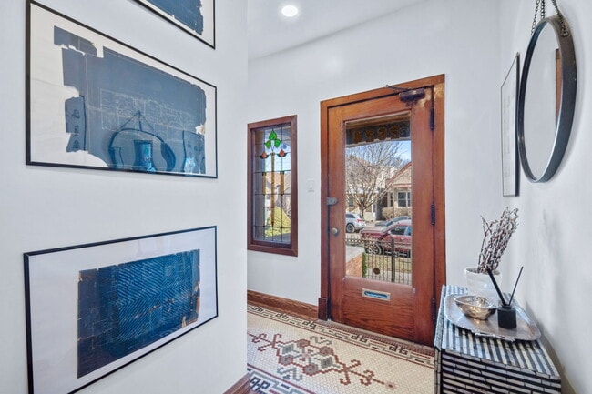 Building Photo - 2624 N Albany Ave