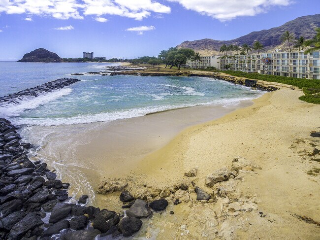 Building Photo - One bedroom Makaha Surfside