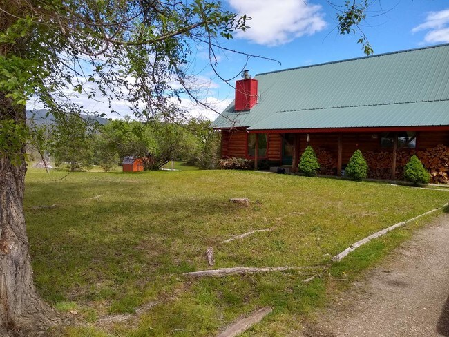 Building Photo - 465 Blackthorne Rd