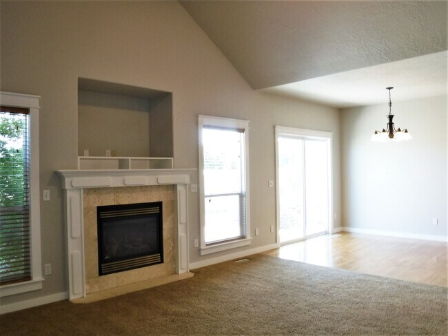Building Photo - Beautiful 3 bed 2.5 bath home in the Cobblefield Crossing Subdivision in Meridian.