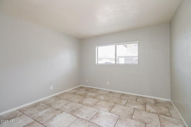 Building Photo - 208 S Doran