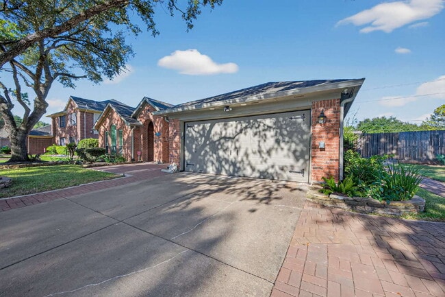 Building Photo - One of a kind home in Katy with large backyard and outdoor Oasis. With nearly 2300 sqft there's p...