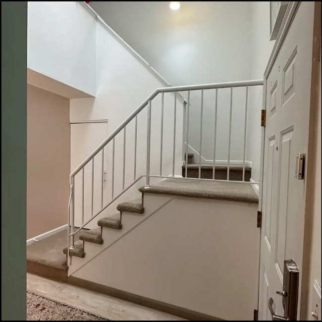 Building Photo - 7614 York Ave S