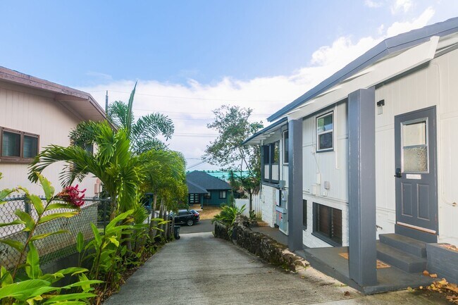 Building Photo - Lulani Ocean (Kaneohe) Single family home: 3-bed, 2 full bath now available for rent ! (Pet frien...