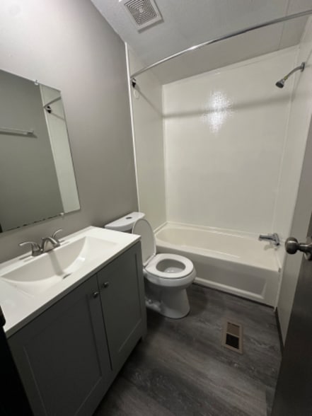 Building Photo - 206 Porpoise Cir