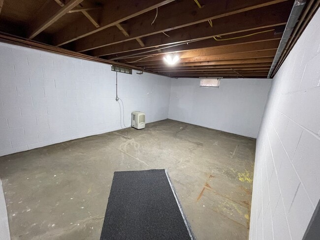 Building Photo - Spacious 3-Bedroom Home on Half-Acre Lot in Top-Rated Pleasant Valley School District!