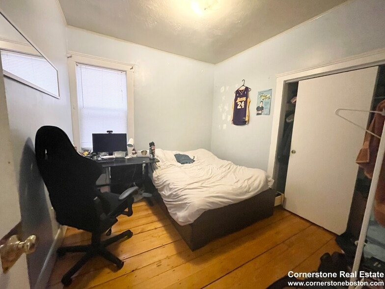 Building Photo - 1572 Tremont St