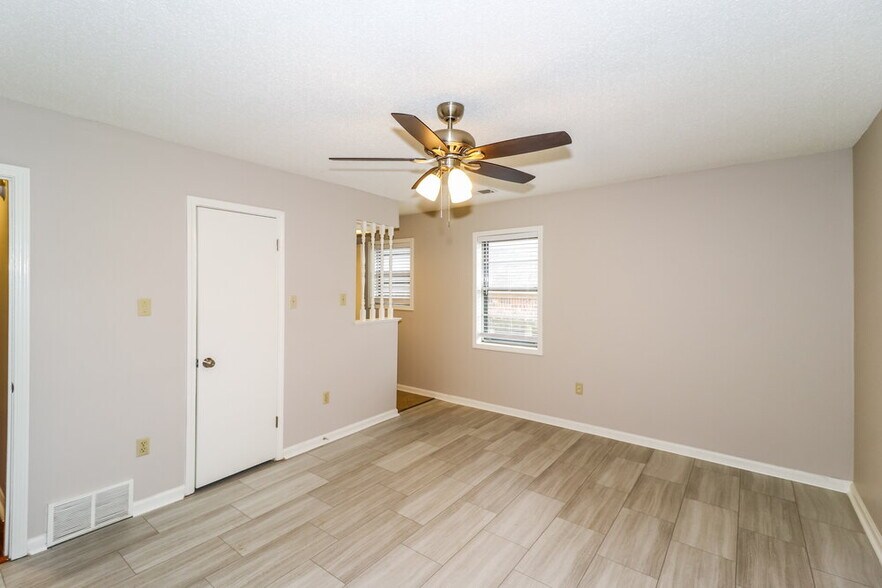 Building Photo - 6424 Barwick Dr