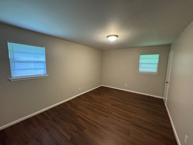 Building Photo - $0 SECURITY DEPOSIT, $50 Visa Gift Card & ...