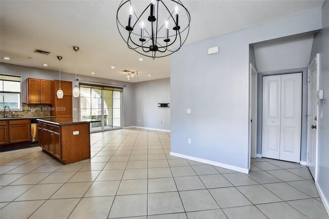 Building Photo - 2938 St Thomas Dr