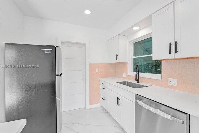 Building Photo - 9173 Byron Ave