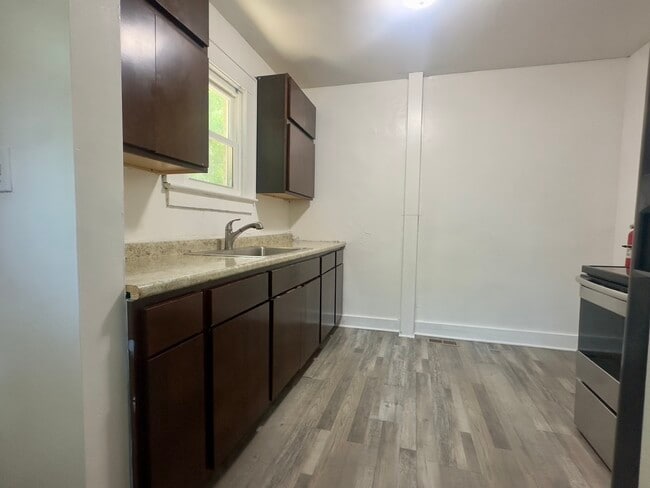 Building Photo - 3245 Boulevard Pl