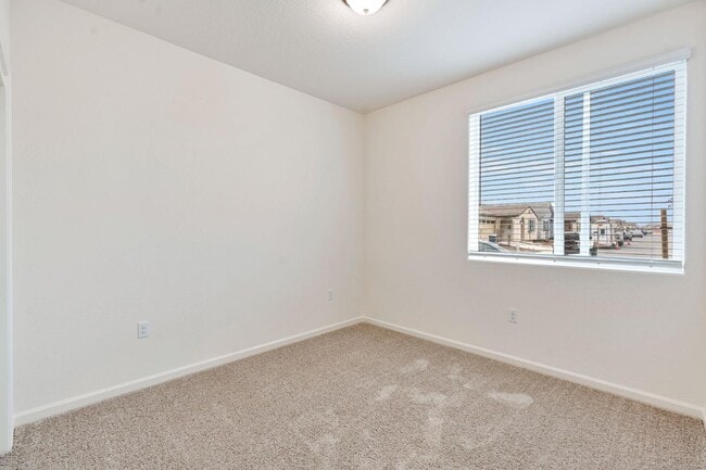 Building Photo - 2143 N Renn Ave