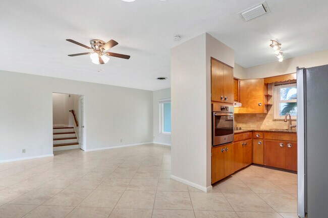 Building Photo - 743 Ibis Way