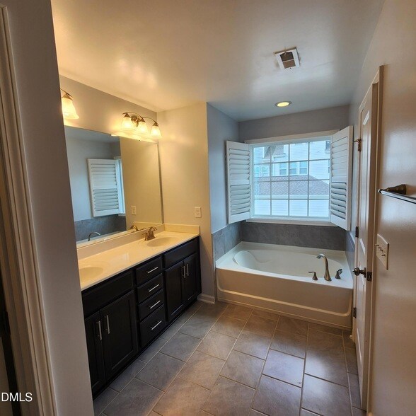 Building Photo - 1424 Southpoint Trl