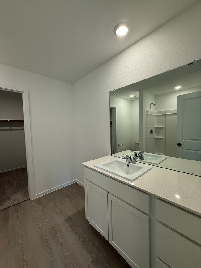 Building Photo - 335 Parkin Ct