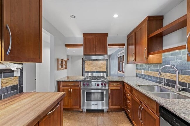 Building Photo - 718 Filbert St