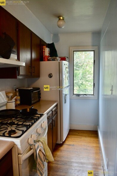 Building Photo - 21 Sartwell Ave