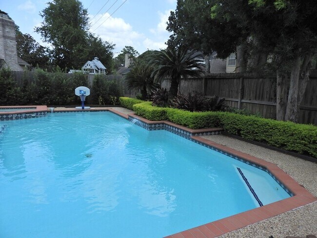 Building Photo - 2319 Amber Springs Dr