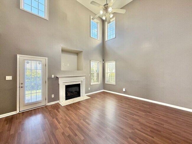 Building Photo - 1936 Cartier Ruby Ln