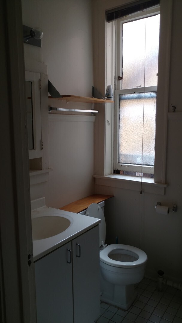 Building Photo - Work from Home? Big Four Room 1 (or 2) Bedroom or Office