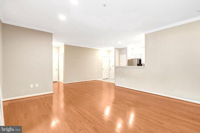 Building Photo - 1701 Lake Shore Crest Dr