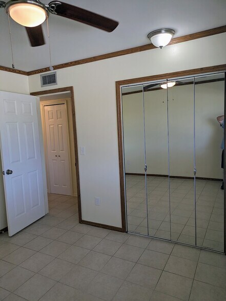 Building Photo - 5752 Espanola Ave
