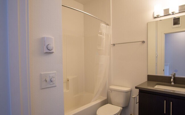Building Photo - St. Johns-Sleek Modern Townhouse Ready Now!