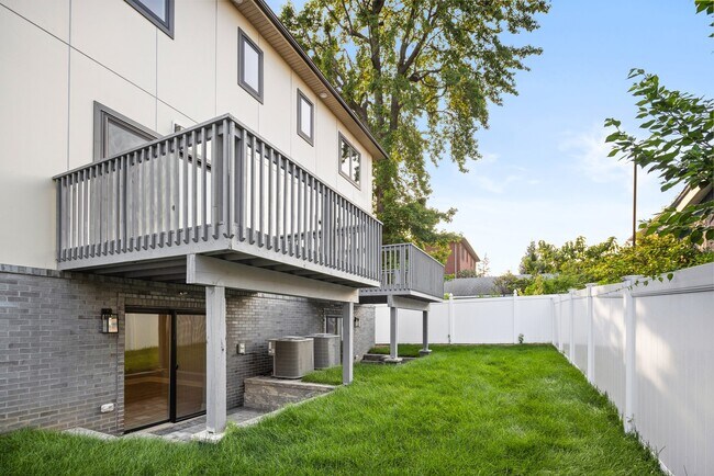 Building Photo - 57 Lincoln Ave