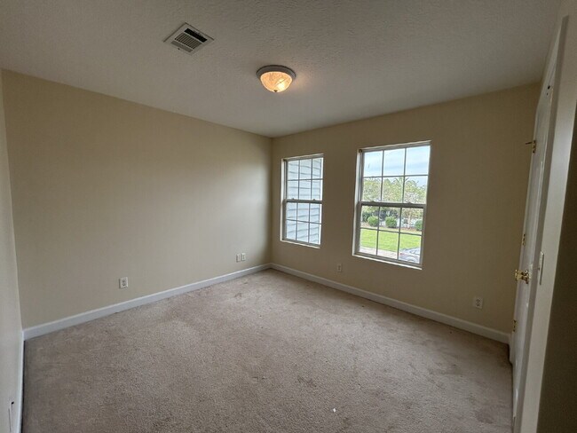 Building Photo - Town House For Rent
