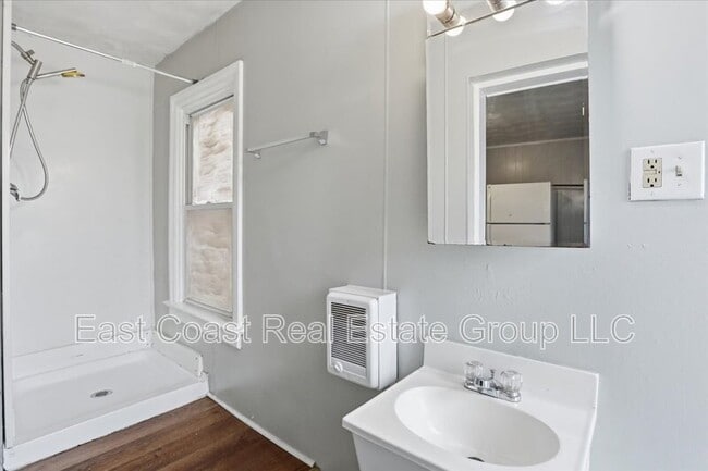 Building Photo - 834 W Washington St