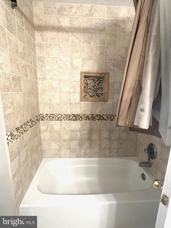 Building Photo - 898 Bayridge Dr