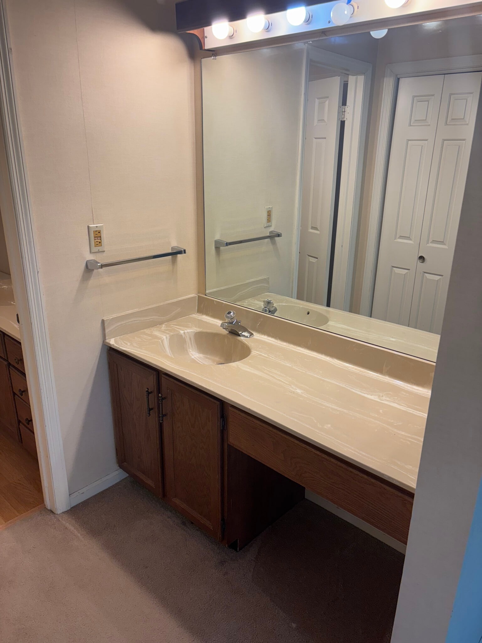 Building Photo - 704 White Tail Way