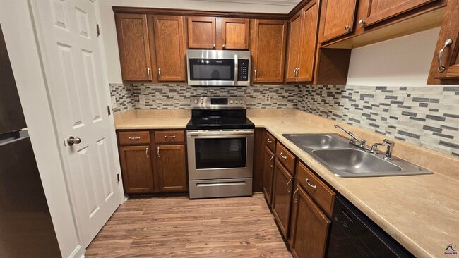 Building Photo - 313 Westcliff Center St