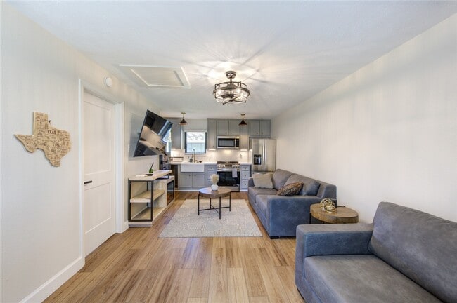 Building Photo - 3201 Westridge St