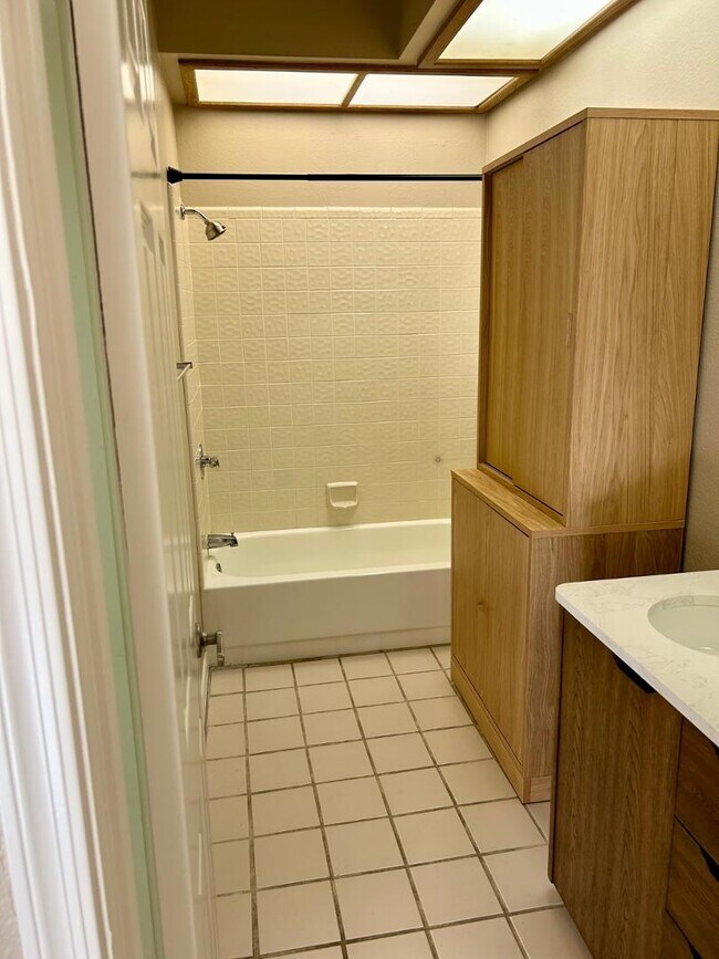 Building Photo - 10015 E Mountain View Rd