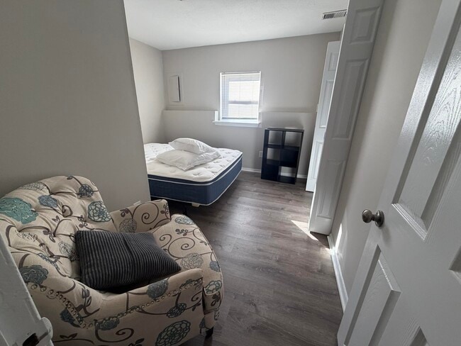 Building Photo - 203 Wheaton Ct