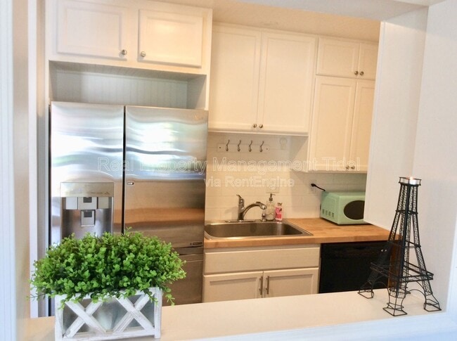 Building Photo - 430 Falling Ln